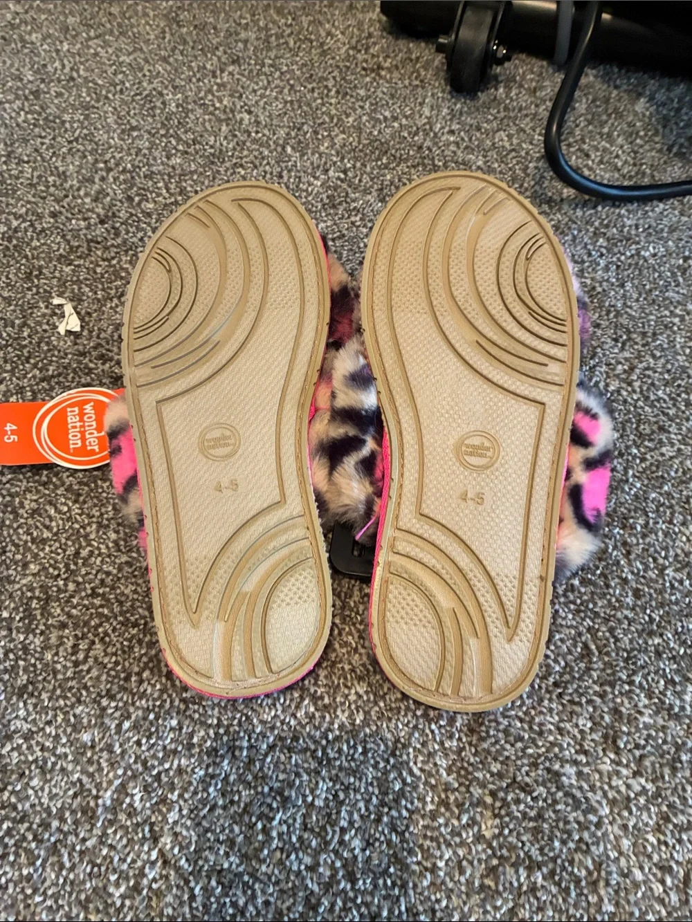 Faux Fur Leopard Print Kids Slippers - Pink size 4/5
